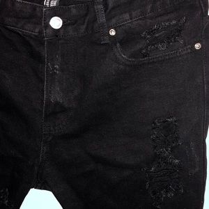 Forever 21 Men distressed black slim fit jeans.
